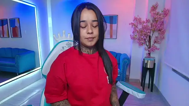 Black roseee online show from May 17, 2026, 3:39 am