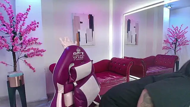 Black roseee online show from November 22, 2025, 3:27 am