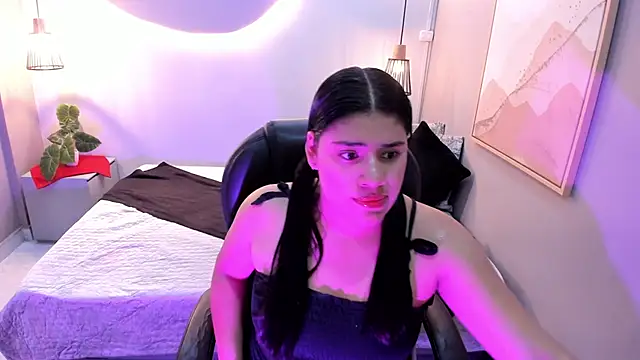 Mia hills  online show from September 11, 2025, 3:17 am