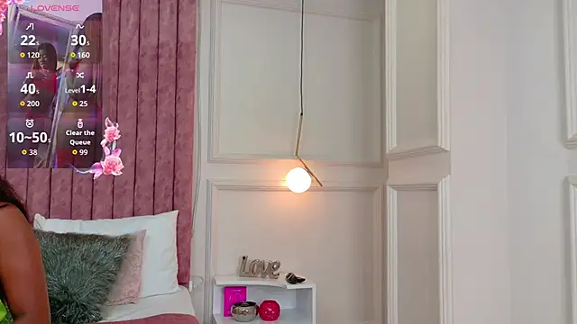 Snapshot of Rossie-Cameron chatting on October 4, 2025, 1:23 pm Rossie-Cameron online show from October 4, 2025, 1:23 pm