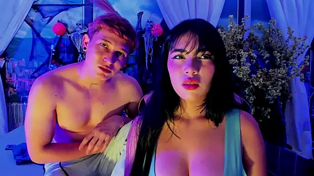 Sarahwalkerr online show from October 22, 2025, 2:05 pm