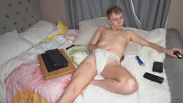 Snapshot of scottishtwink01 chatting on April 12, 2026, 8:01 pm scottishtwink01 online show from April 12, 2026, 8:01 pm