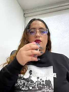 Snapshot of SussanMillerr_ chatting on September 27, 2025, 9:32 pm SussanMillerr  online show from September 27, 2025, 9:32 pm