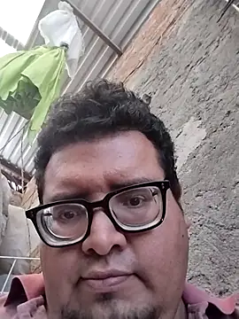 Snapshot of Santiagoqro85 chatting on October 17, 2025, 6:32 pm Santiagoqro85 online show from October 17, 2025, 6:32 pm