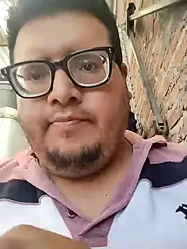 Snapshot of Santiagoqro85 chatting on October 1, 2025, 8:35 pm Santiagoqro85 online show from October 1, 2025, 8:35 pm