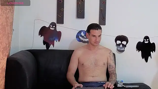 Snapshot of kloe-robert chatting on October 4, 2025, 3:24 pm kloe-robert online show from October 4, 2025, 3:24 pm