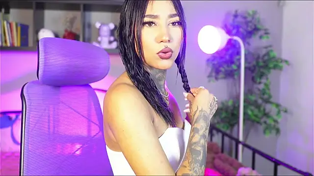 Anaya olyx online show from October 22, 2025, 4:45 am