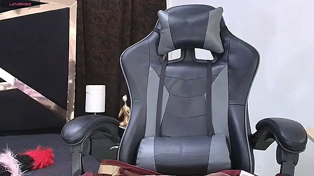 luna brown7 online show from December 17, 2025, 7:02 am