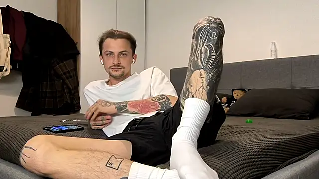 Simon Feet online show from September 27, 2025, 6:47 pm