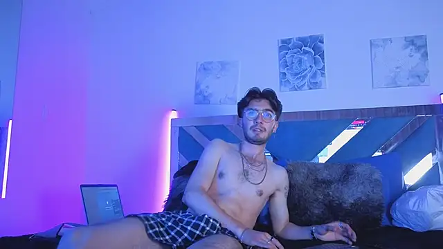 nerd perverse online show from September 12, 2025, 4:12 am