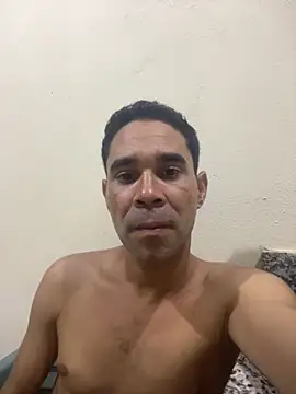 Snapshot of Reisy_HC chatting on October 15, 2025, 1:59 am Reisy HC online show from October 15, 2025, 1:59 am