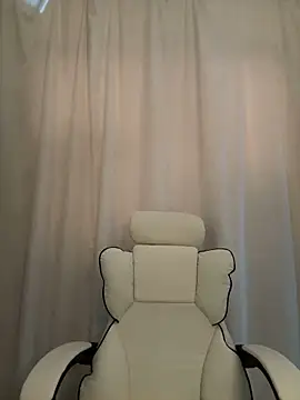 wly2028 online show from October 4, 2025, 4:58 am