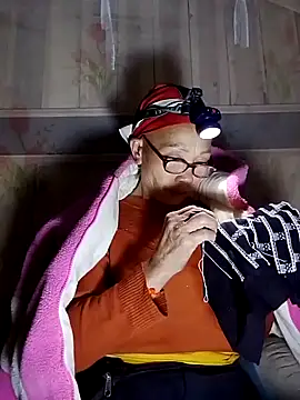 -Xuka-200 online show from November 28, 2025, 12:05 pm