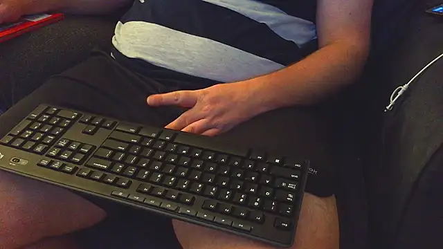 Snapshot of thighguy30 chatting on October 25, 2025, 12:32 am thighguy30 online show from October 25, 2025, 12:32 am