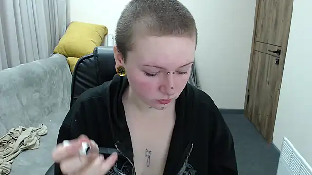 Snapshot of Nika_Snow chatting on October 7, 2025, 8:04 am Nika Snow online show from October 7, 2025, 8:04 am