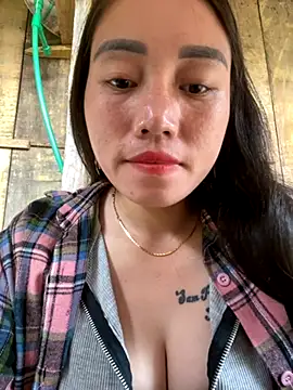 Snapshot of chipp-bong chatting on October 19, 2025, 12:35 am chipp-bong online show from October 19, 2025, 12:35 am