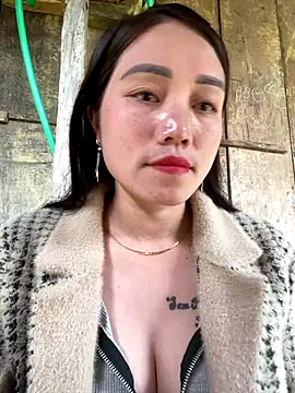 Snapshot of chipp-bong chatting on October 27, 2025, 3:29 am chipp-bong online show from October 27, 2025, 3:29 am