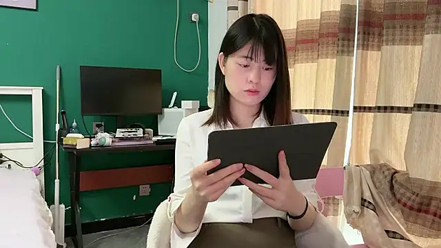 xuanxuanOo online show from September 24, 2025, 3:57 am