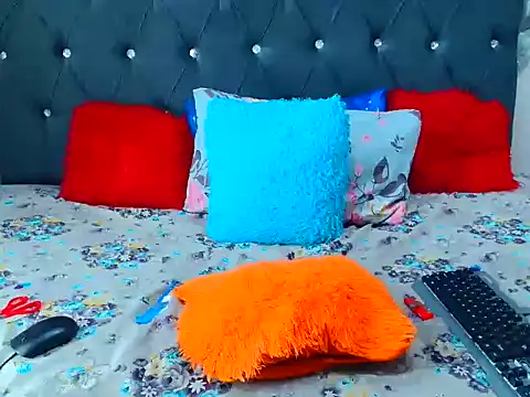 YummyJellybooty13 online show from September 20, 2025, 11:21 pm