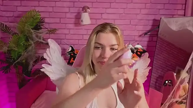 Margo Robbbie online show from October 29, 2025, 1:15 am