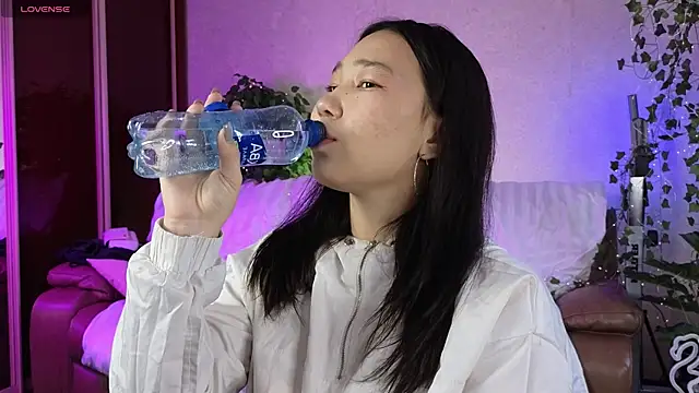 Yoon Mi online show from September 17, 2025, 10:17 am