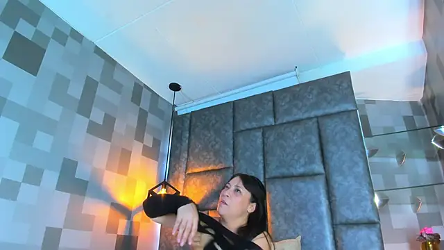 Snapshot of Jenni_Zeller chatting on October 15, 2025, 12:35 pm Jenni Zeller online show from October 15, 2025, 12:35 pm