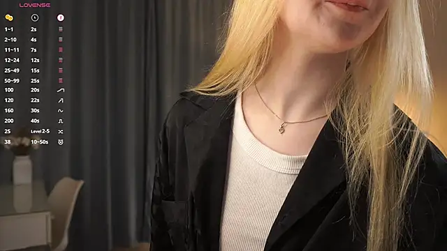 Snapshot of KrishnaSimmons chatting on October 3, 2025, 7:37 pm KrishnaSimmons online show from October 3, 2025, 7:37 pm