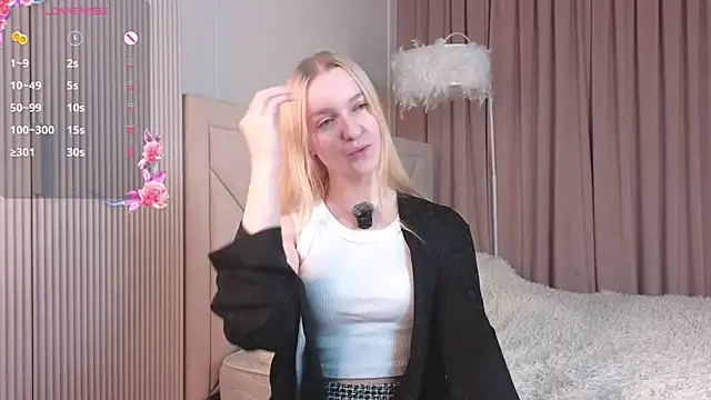 Snapshot of KrishnaSimmons chatting on October 28, 2025, 7:35 pm KrishnaSimmons online show from October 28, 2025, 7:35 pm