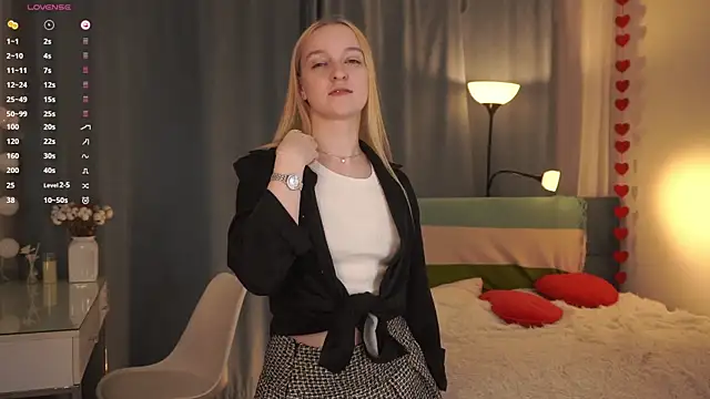 Snapshot of KrishnaSimmons chatting on October 10, 2025, 7:15 pm KrishnaSimmons online show from October 10, 2025, 7:15 pm