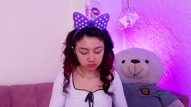 april bennett online show from October 17, 2025, 12:18 pm