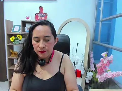 Snapshot of LeilaSmith_ chatting on September 23, 2025, 1:29 pm LeilaSmith online show from September 23, 2025, 1:29 pm