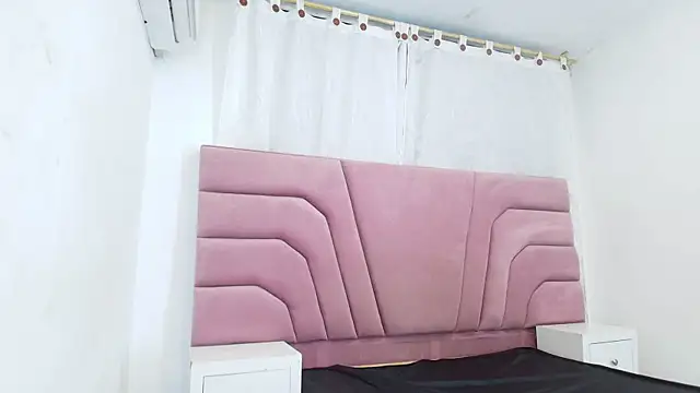 kingmaverickx online show from April 7, 2026, 3:19 am