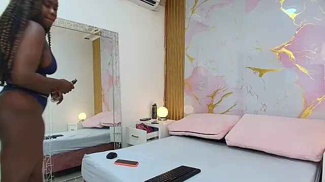 Snapshot of AlishaDixon chatting on October 30, 2025, 11:52 am AlishaDixon online show from October 30, 2025, 11:52 am