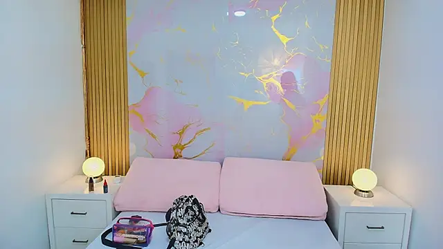 Snapshot of AlishaDixon chatting on October 16, 2025, 11:40 am AlishaDixon online show from October 16, 2025, 11:40 am