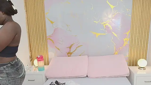 Snapshot of AlishaDixon chatting on October 2, 2025, 11:46 am AlishaDixon online show from October 2, 2025, 11:46 am