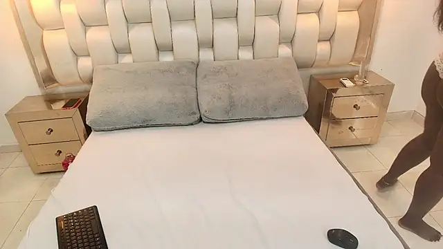 Snapshot of AlishaDixon chatting on September 20, 2025, 12:21 pm AlishaDixon online show from September 20, 2025, 12:21 pm