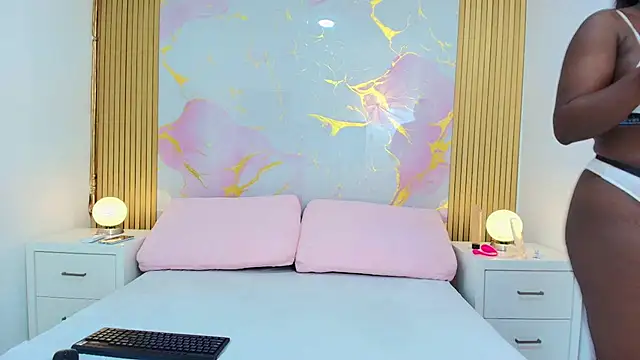 Snapshot of AlishaDixon chatting on September 21, 2025, 12:32 pm AlishaDixon online show from September 21, 2025, 12:32 pm