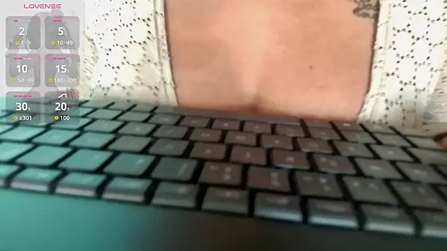 Snapshot of chloe_tgn chatting on September 19, 2025, 11:47 am chloe tgn online show from September 19, 2025, 11:47 am