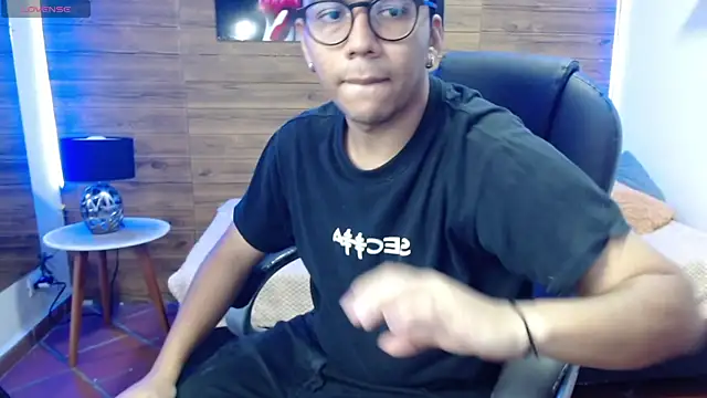 Snapshot of titanxero chatting on October 19, 2025, 12:52 pm titanxero online show from October 19, 2025, 12:52 pm