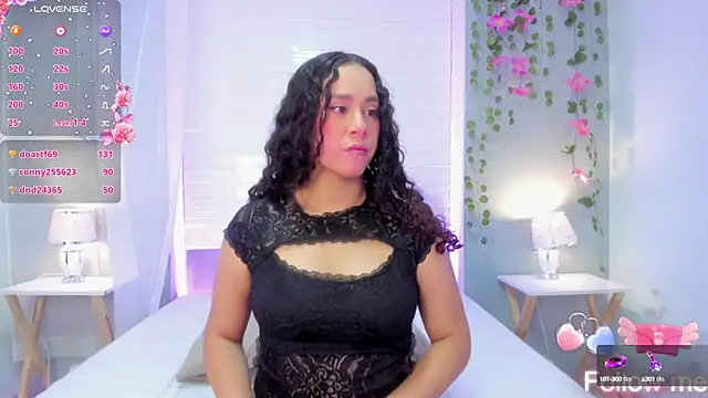 EverlyMooree online show from September 17, 2025, 4:14 am