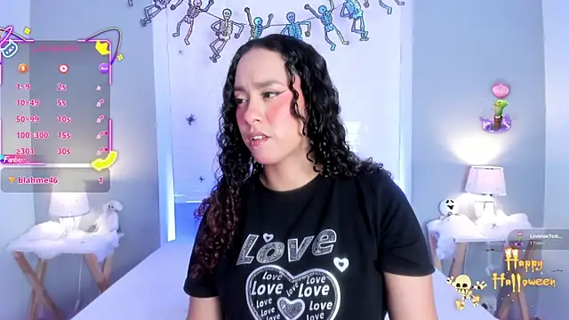 EverlyMooree online show from October 30, 2025, 4:22 am