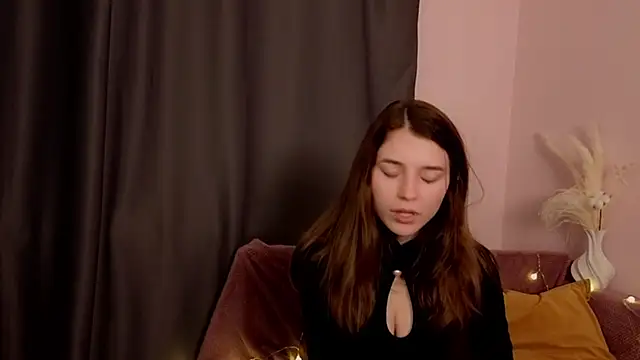 KeikoWideman online show from October 31, 2025, 7:32 pm