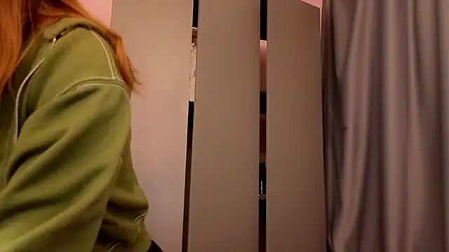 Snapshot of KeikoWideman chatting on October 19, 2025, 10:12 pm KeikoWideman online show from October 19, 2025, 10:12 pm