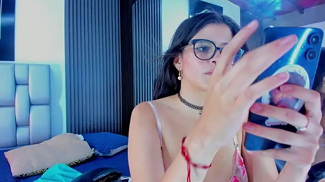 Snapshot of Gia-Malkova chatting on October 7, 2025, 8:54 pm Gia-Malkova online show from October 7, 2025, 8:54 pm