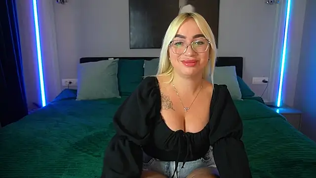 Snapshot of MariellaVV chatting on September 11, 2025, 6:13 am MariellaVV online show from September 11, 2025, 6:13 am