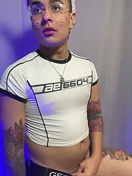 Snapshot of OliverMontiel chatting on October 20, 2025, 8:09 pm OliverMontiel online show from October 20, 2025, 8:09 pm