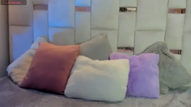 Snapshot of OliverMontiel chatting on September 17, 2025, 7:27 pm OliverMontiel online show from September 17, 2025, 7:27 pm