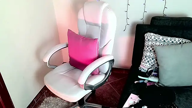 Snapshot of OliverMontiel chatting on October 30, 2025, 11:19 am OliverMontiel online show from October 30, 2025, 11:19 am