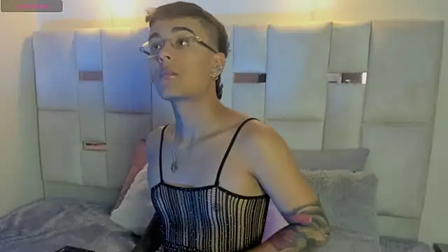 Snapshot of OliverMontiel chatting on September 22, 2025, 7:31 pm OliverMontiel online show from September 22, 2025, 7:31 pm