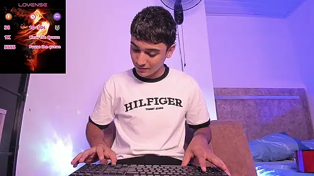 Austin Cardieff  online show from September 14, 2025, 2:01 am
